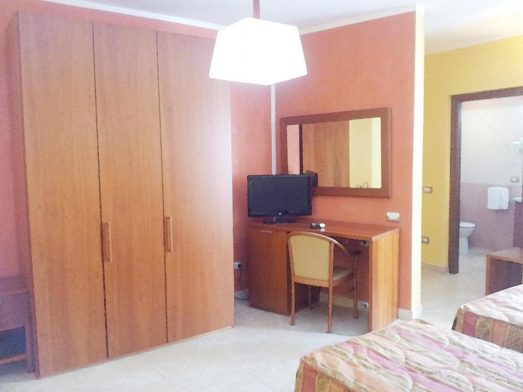 Hotel Demar Olbia Bagian luar foto