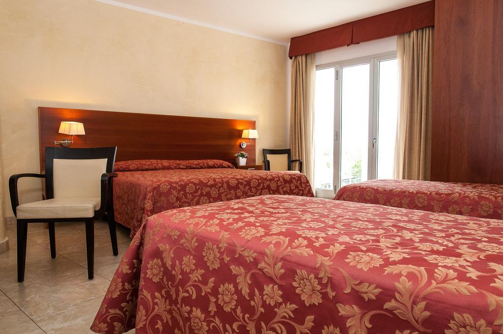 Hotel Demar Olbia Bagian luar foto