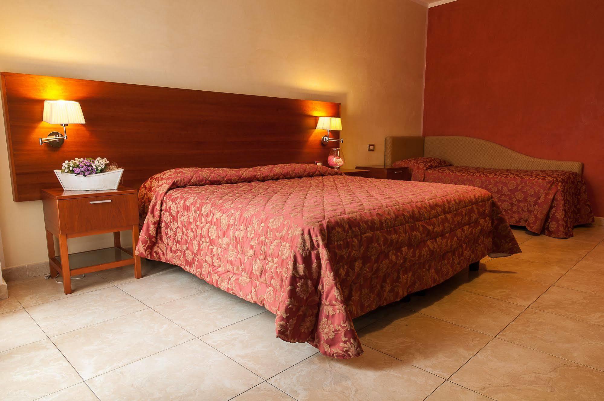 Hotel Demar Olbia Bagian luar foto