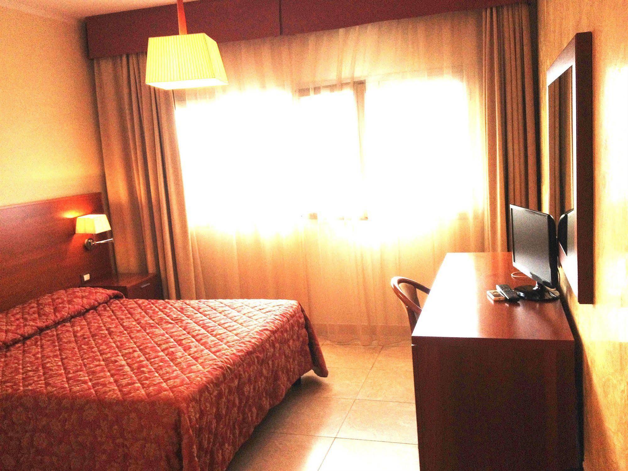 Hotel Demar Olbia Bagian luar foto