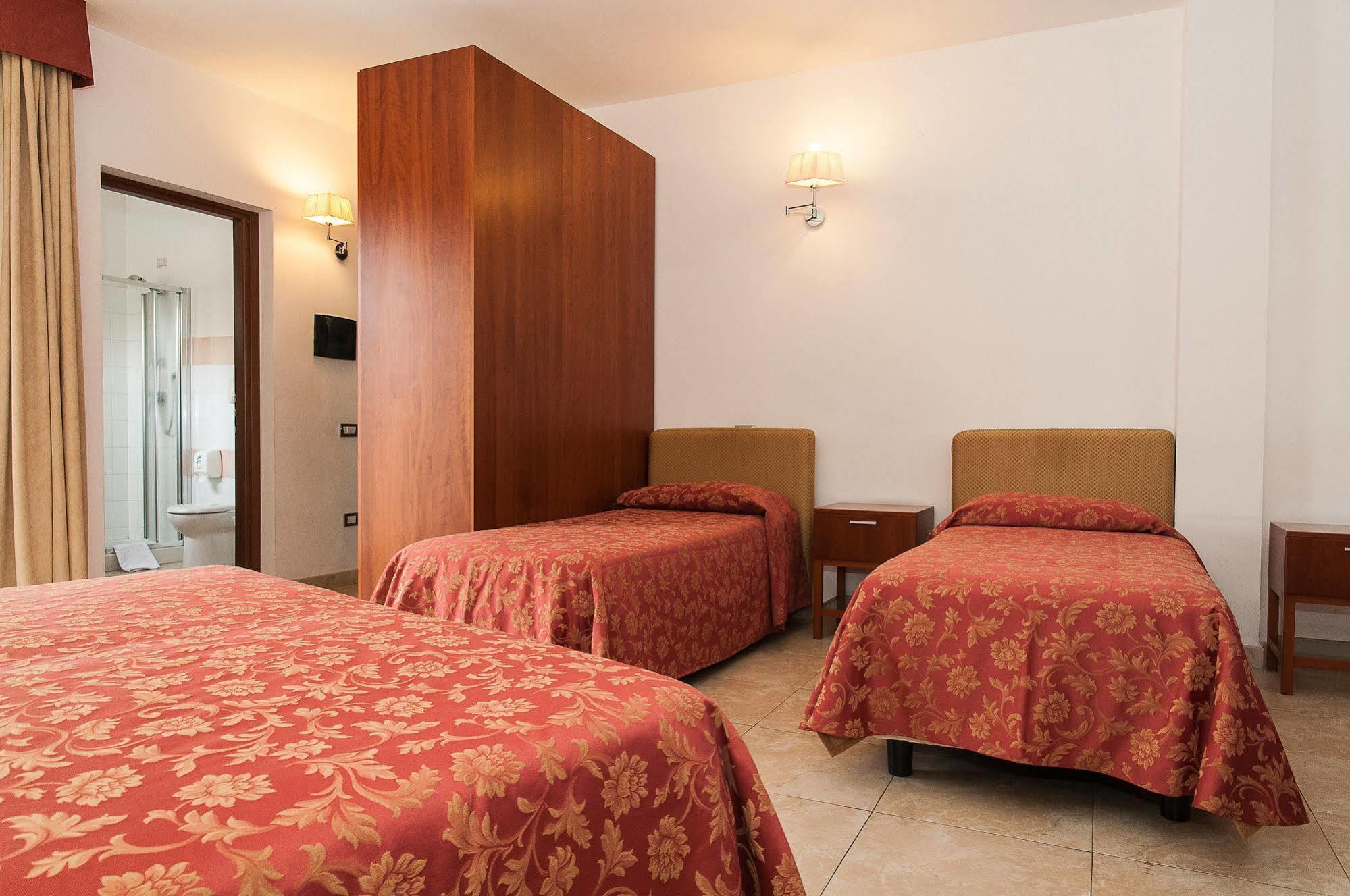 Hotel Demar Olbia Bagian luar foto