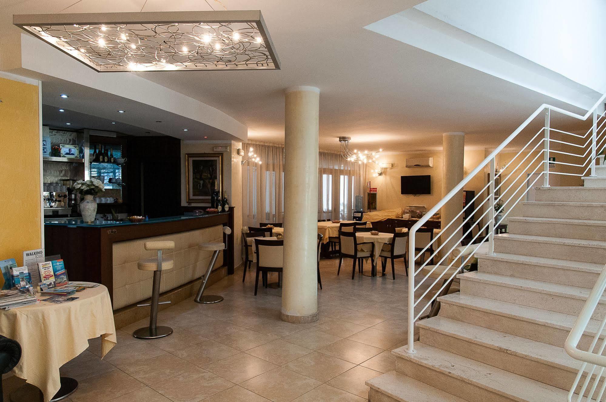 Hotel Demar Olbia Bagian luar foto